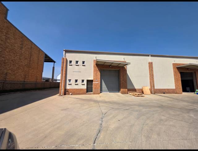 450M² WAREHOUSE TO LET IN STORMILL